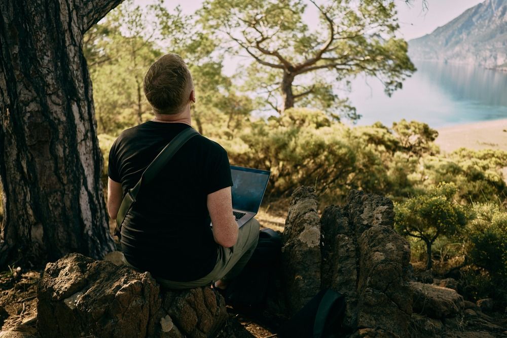 Nomad Lifestyle: How to Work Remotely While Traveling